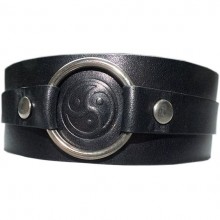 Ошейник с кольцом и знаком «Трискель» из натуральной кожи, Подиум Р2822, бренд Фетиш компани, цвет Черный, длина 32 см.