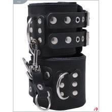 Широкие кожаные наручники с подкладкой от компании Подиум, цвет черный, размер OS, Р22, длина 27.5 см.
