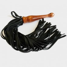 Плеть с деревянной ручкой и жестким хвостом от компании Подиум, цвет черный, Р13, бренд Фетиш компани, из материала Кожа, длина 40 см.