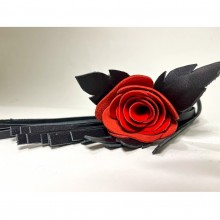 Плеть лаковая «Красная Роза» с кожаными хвостами, длина 40 см, БДСМ арсенал 54074ars, длина 40 см., со скидкой