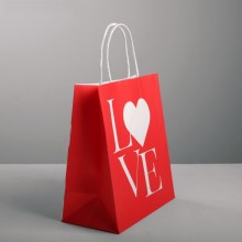 Бумажный пакет «LOVE», цвет красный, Сима-Ленд 4515261, длина 22 см.