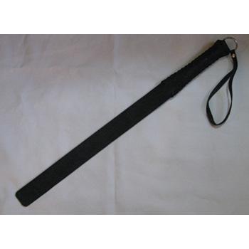 Мягкий кожаный спанкер из натуральной кожи с пластиковым сердечником, цвет черный, рабочая длина 40 см, Подиум Р162А, длина 58 см.