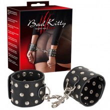 Bad Kitty «Handfesseln mit Nietenbesatz» наручники с фиксацией цепочкой на 2-х карабинах,, из материала Полиуретан, длина 14 см.